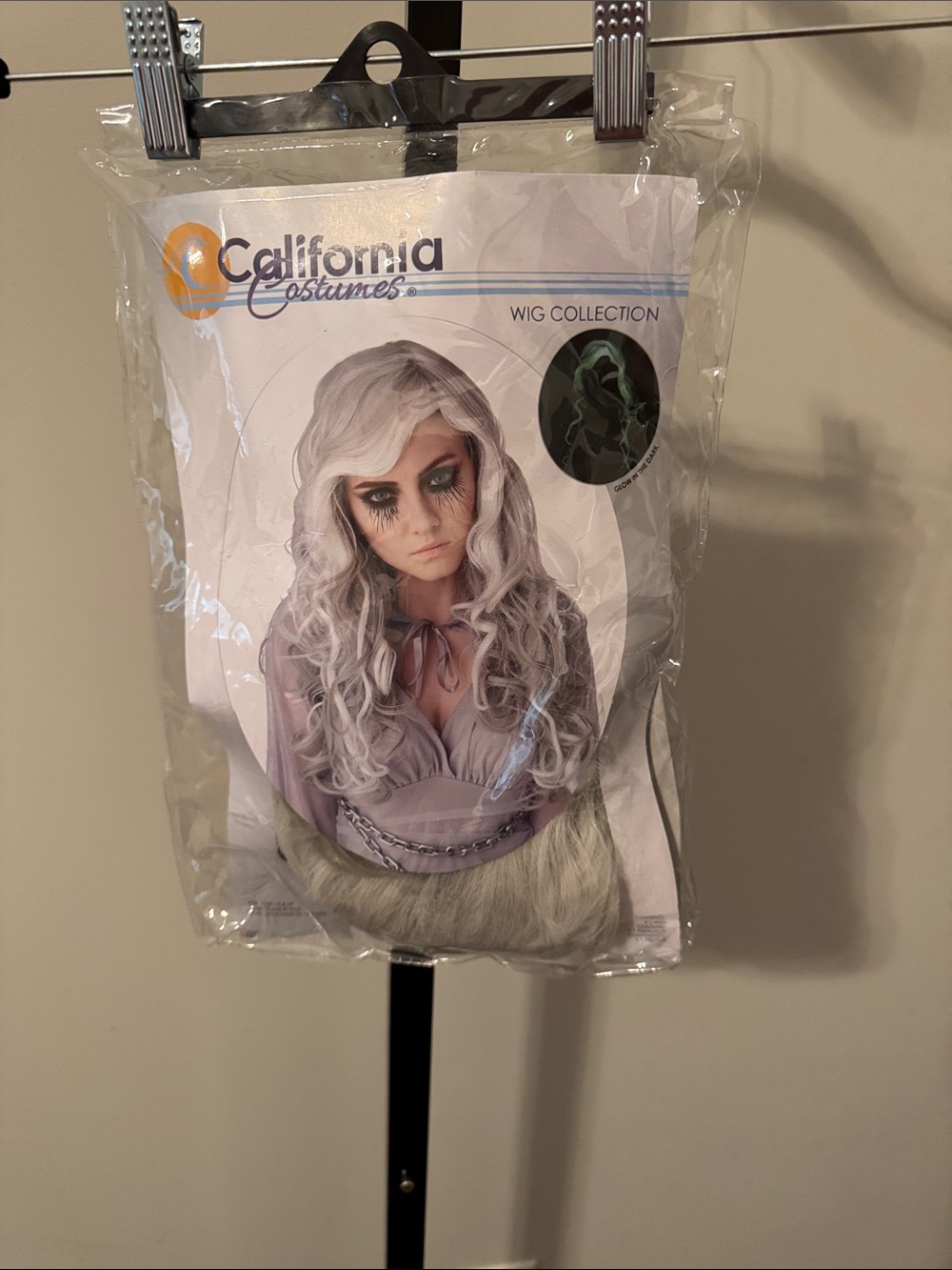 California Costumes women's white and gray wavy wig. New in bag